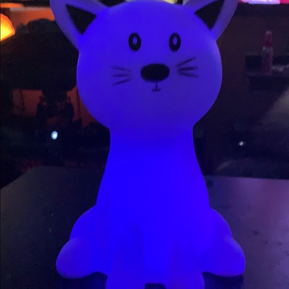 Color changing cat lamp - Picture 3 of 8